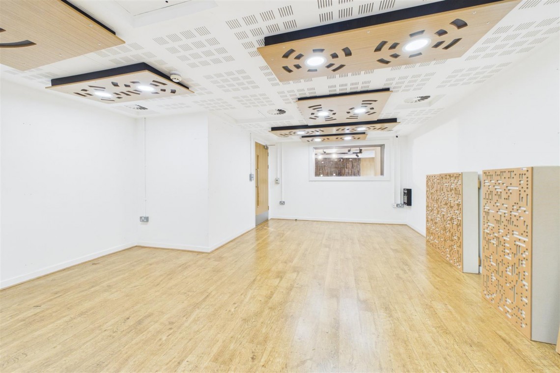 Images for LARGE COMMERCIAL BUILDING | BS2
