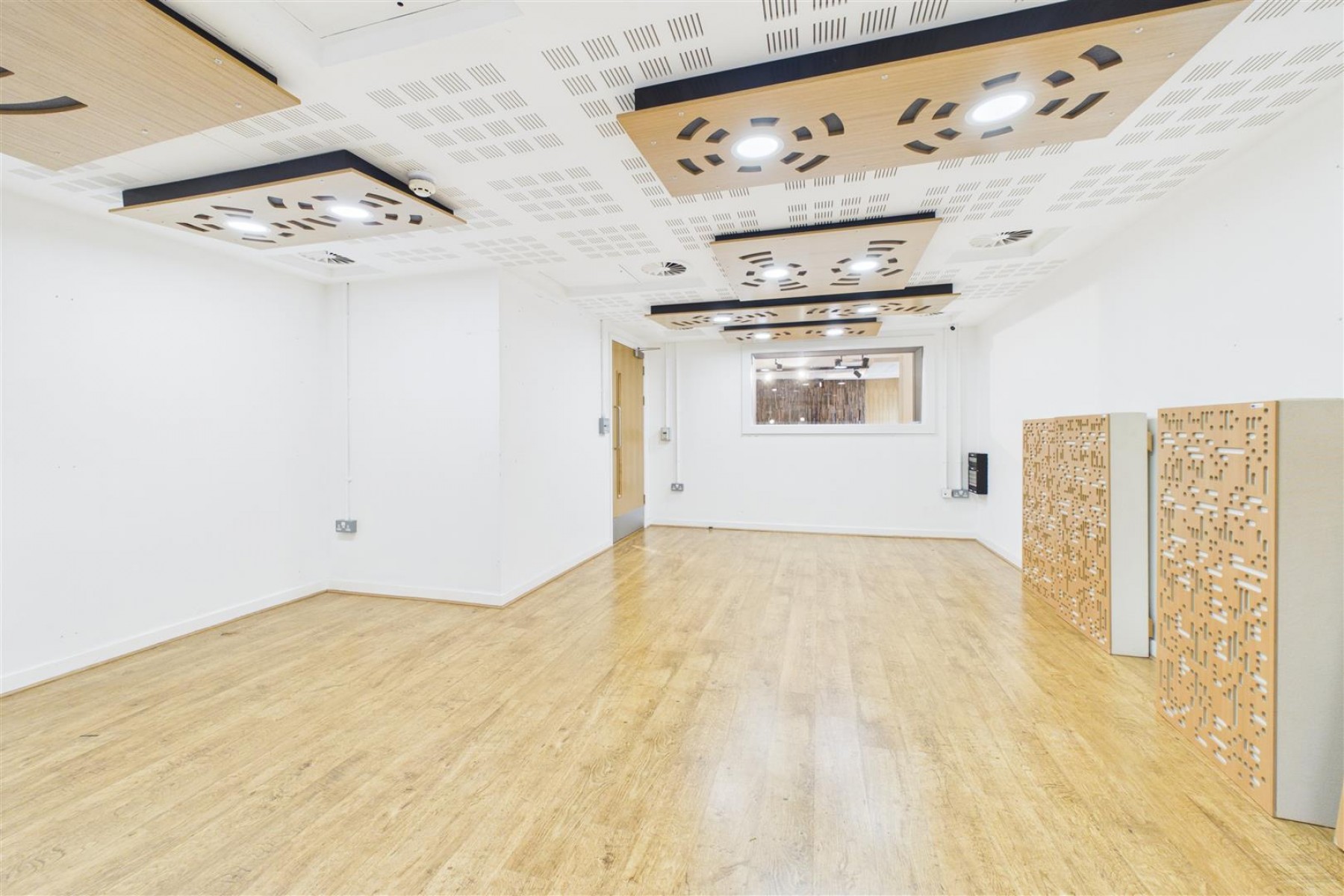 Images for LARGE COMMERCIAL BUILDING | BS2