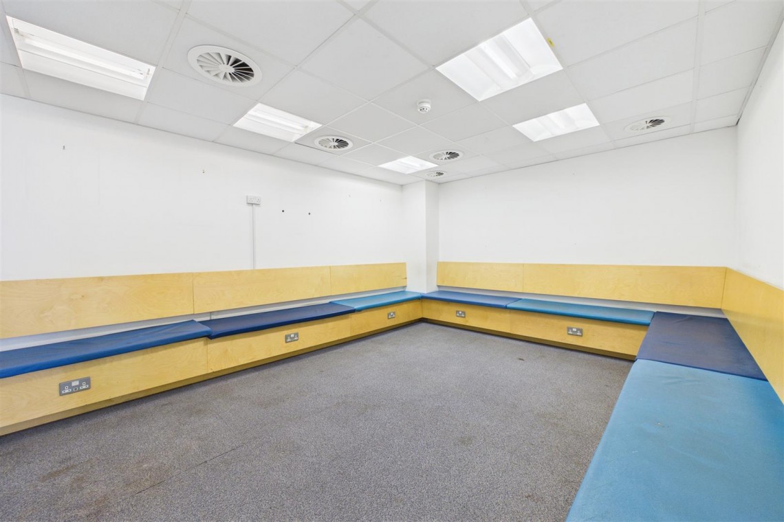 Images for LARGE COMMERCIAL BUILDING | BS2
