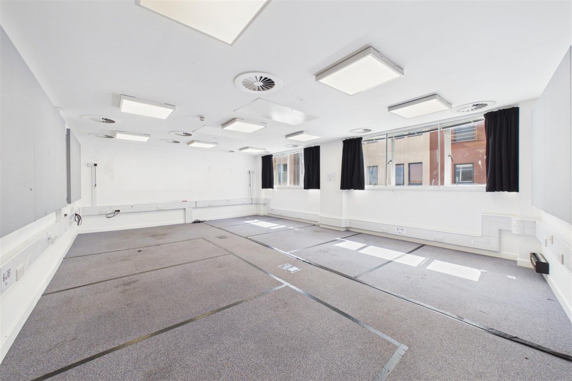 Images for LARGE COMMERCIAL BUILDING | BS2