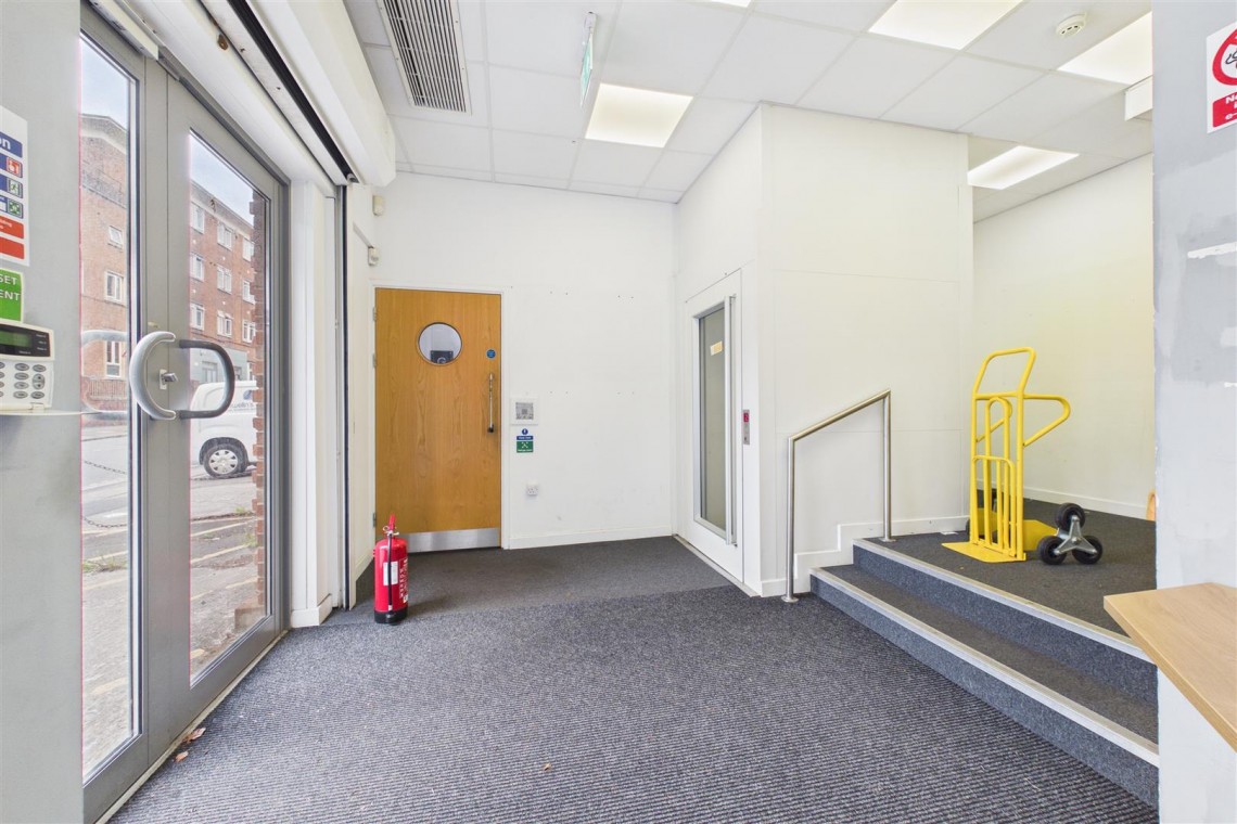 Images for LARGE COMMERCIAL BUILDING | BS2