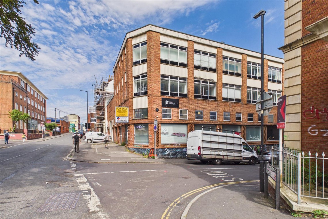 Images for LARGE COMMERCIAL BUILDING | BS2