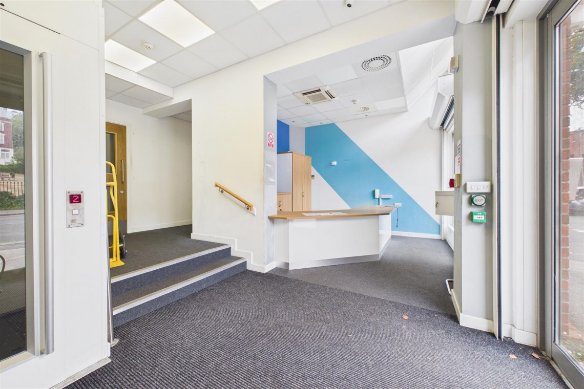 Images for LARGE COMMERCIAL BUILDING | BS2