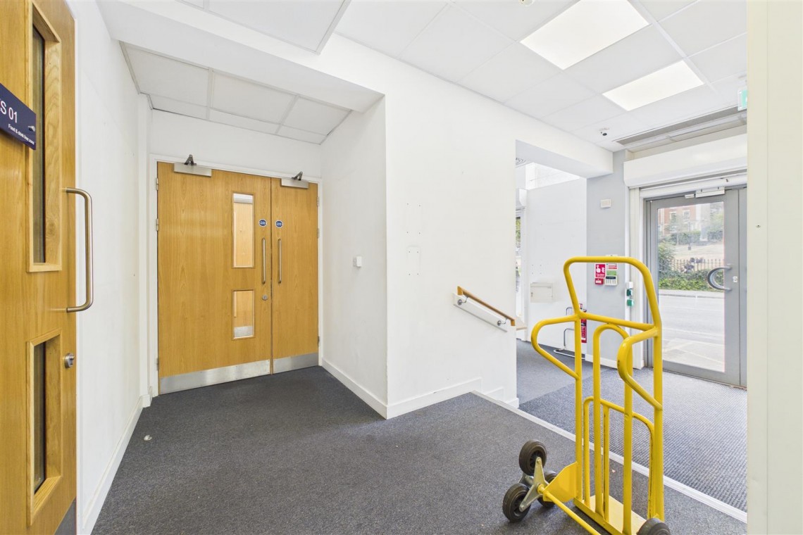 Images for LARGE COMMERCIAL BUILDING | BS2