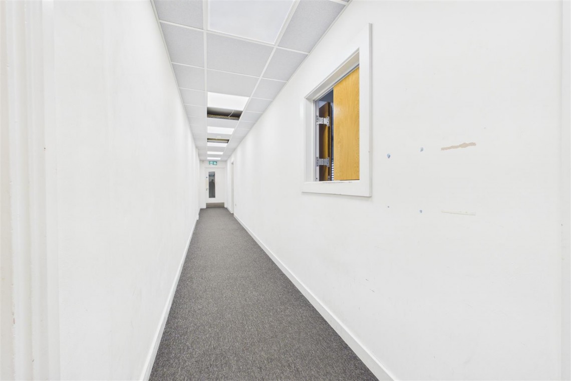 Images for LARGE COMMERCIAL BUILDING | BS2