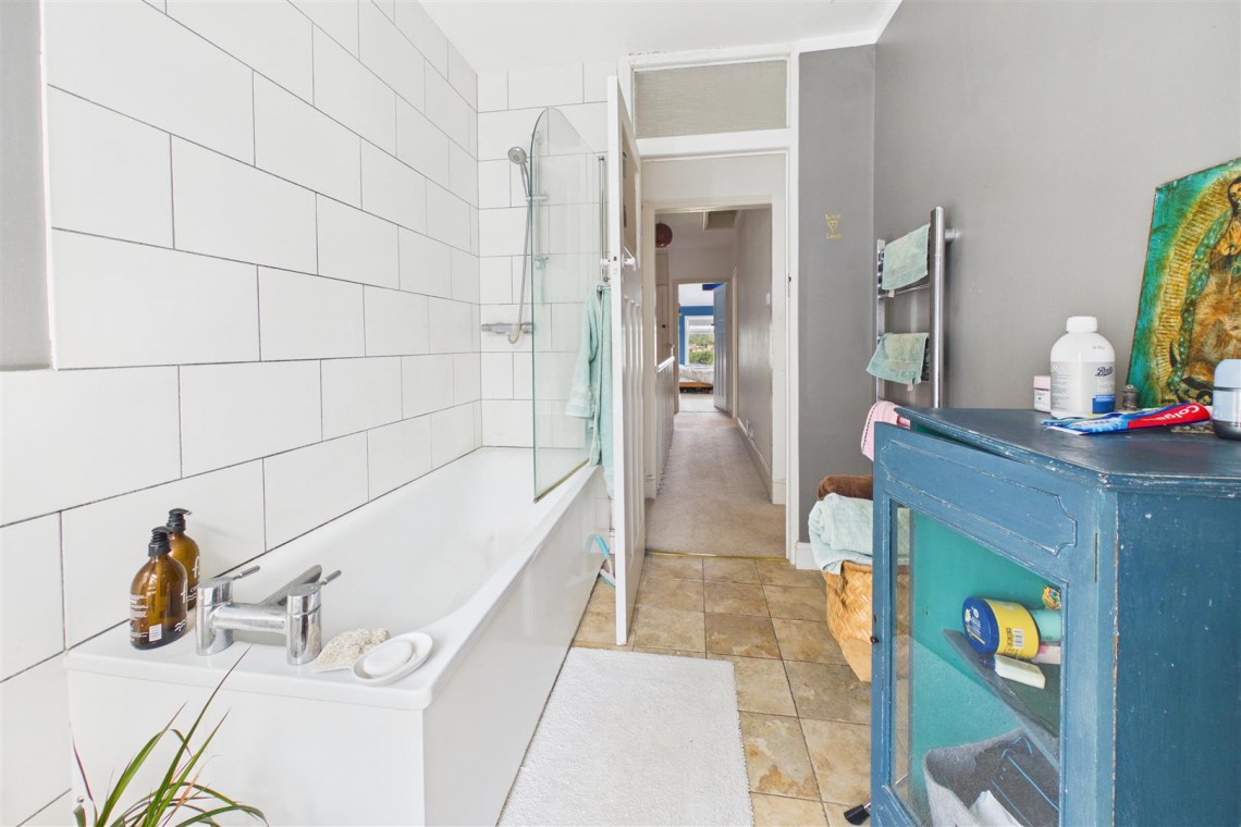 Images for LARGE GARDEN | VIEWS | WAS £695K