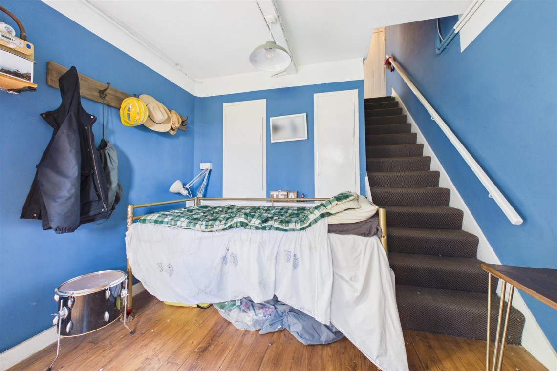 Images for LARGE GARDEN | VIEWS | WAS £695K