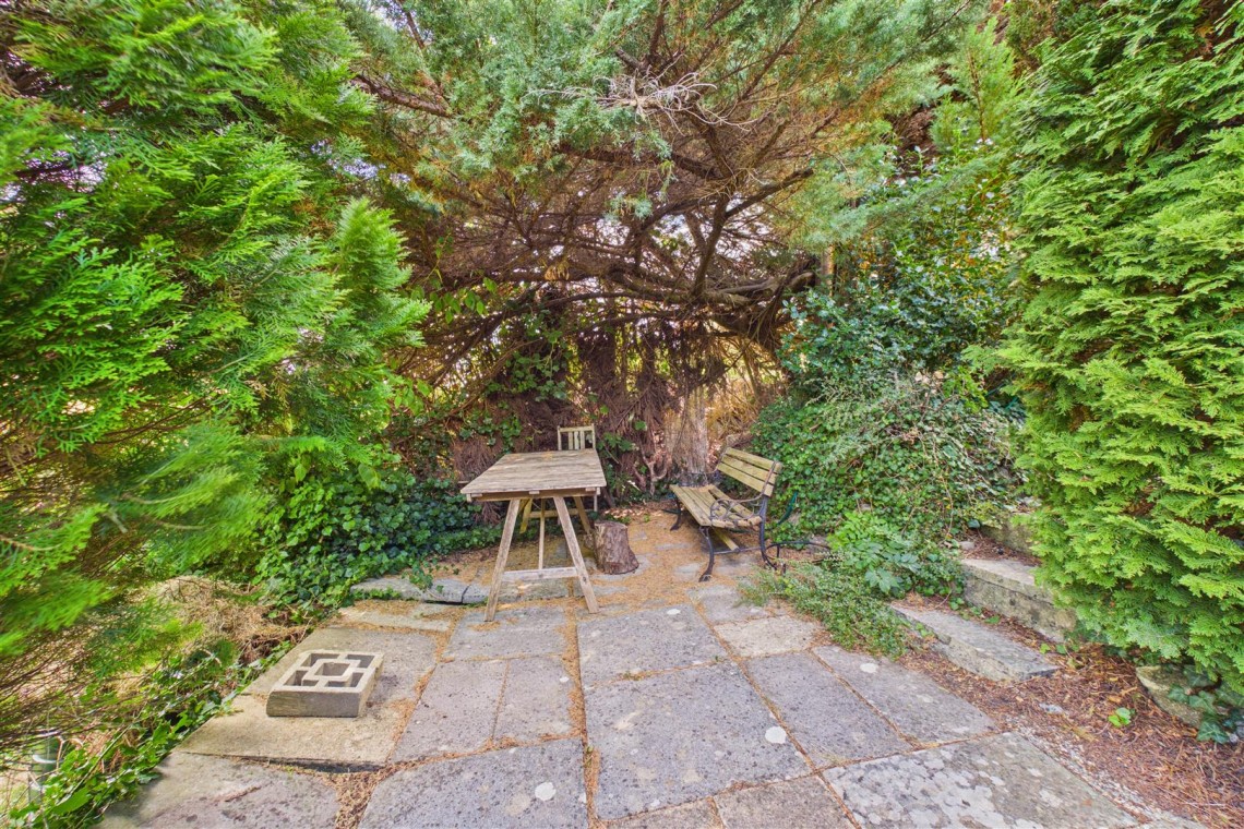 Images for LARGE GARDEN | VIEWS | WAS £695K