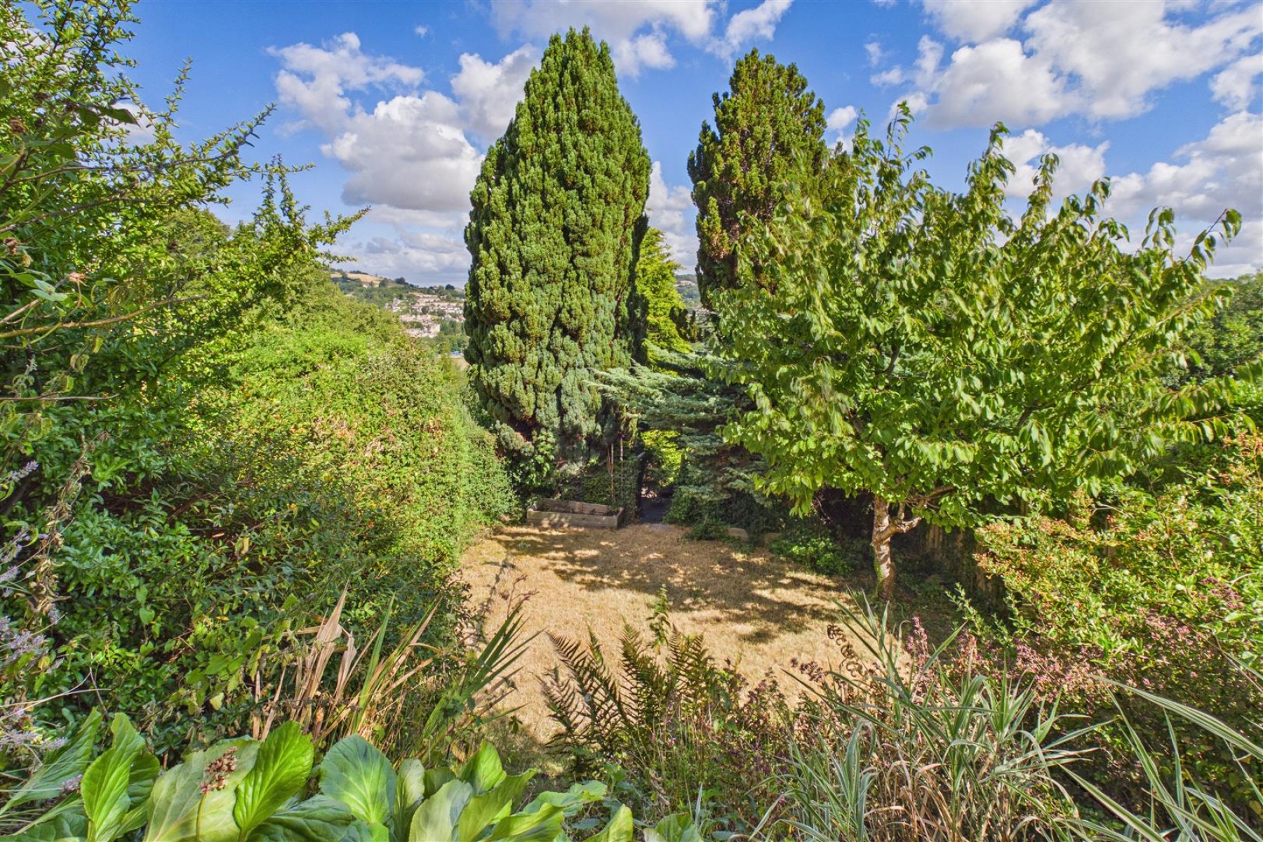 Images for LARGE GARDEN | VIEWS | WAS £695K