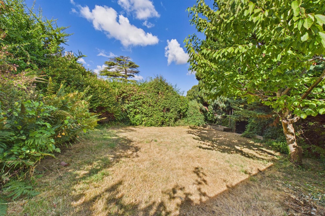 Images for LARGE GARDEN | VIEWS | WAS £695K