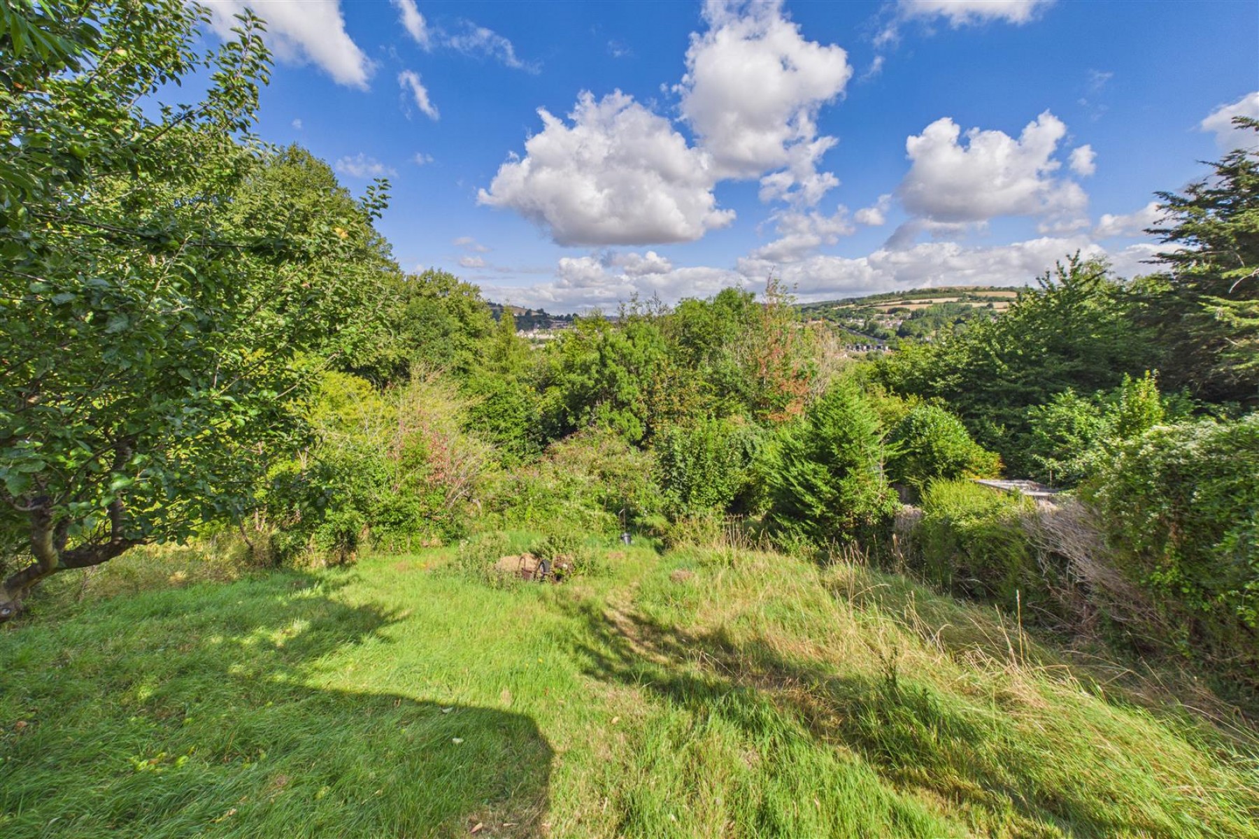 Images for LARGE GARDEN | VIEWS | WAS £695K