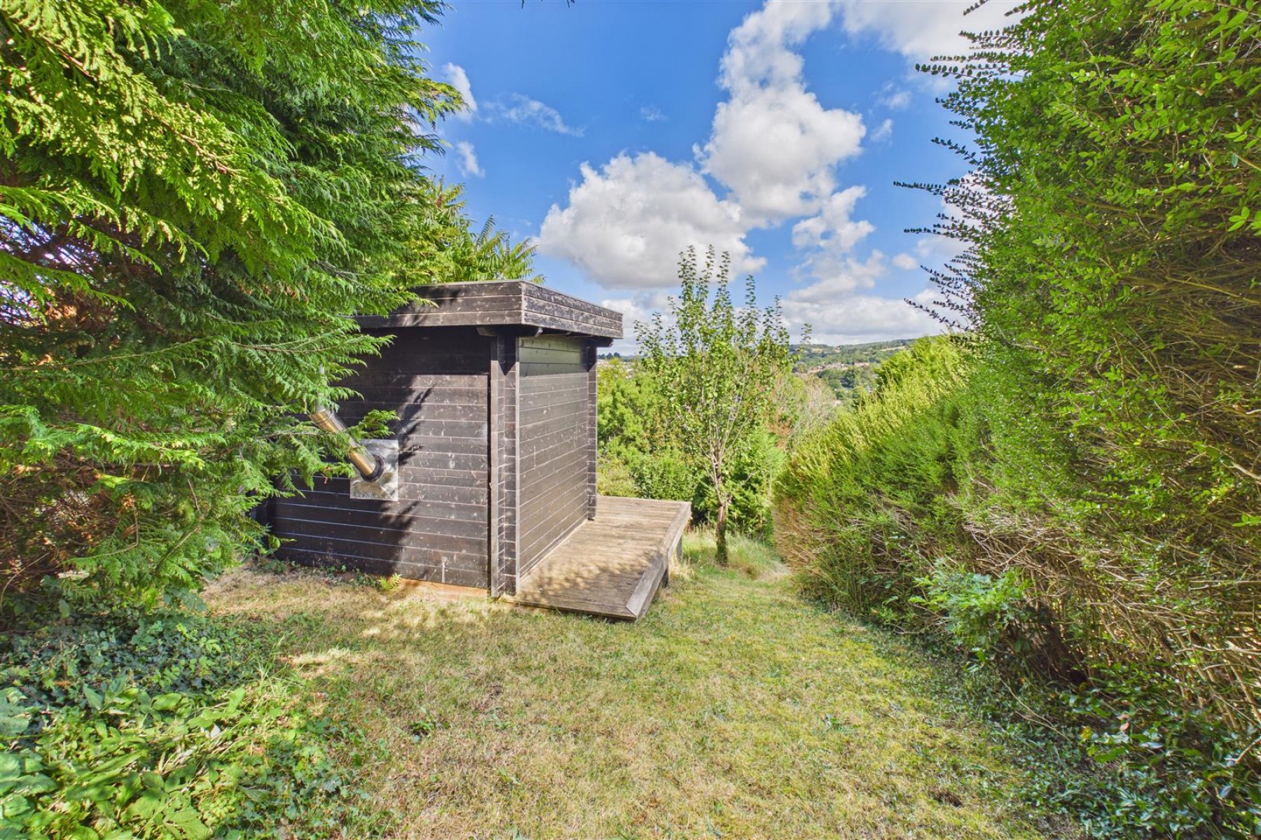 Images for LARGE GARDEN | VIEWS | WAS £695K