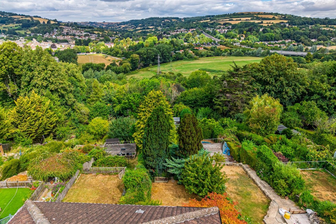 Images for LARGE GARDEN | VIEWS | WAS £695K