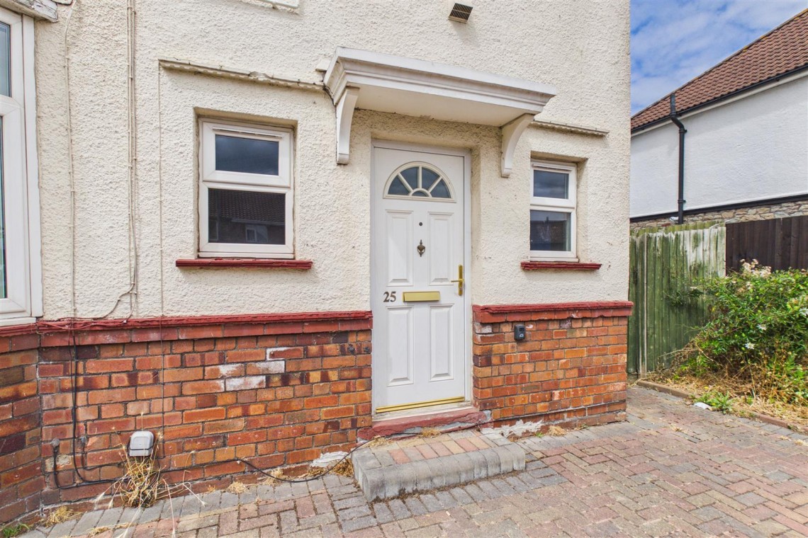 Images for 2 X SEMI DETACHED | UPDATING | BS30