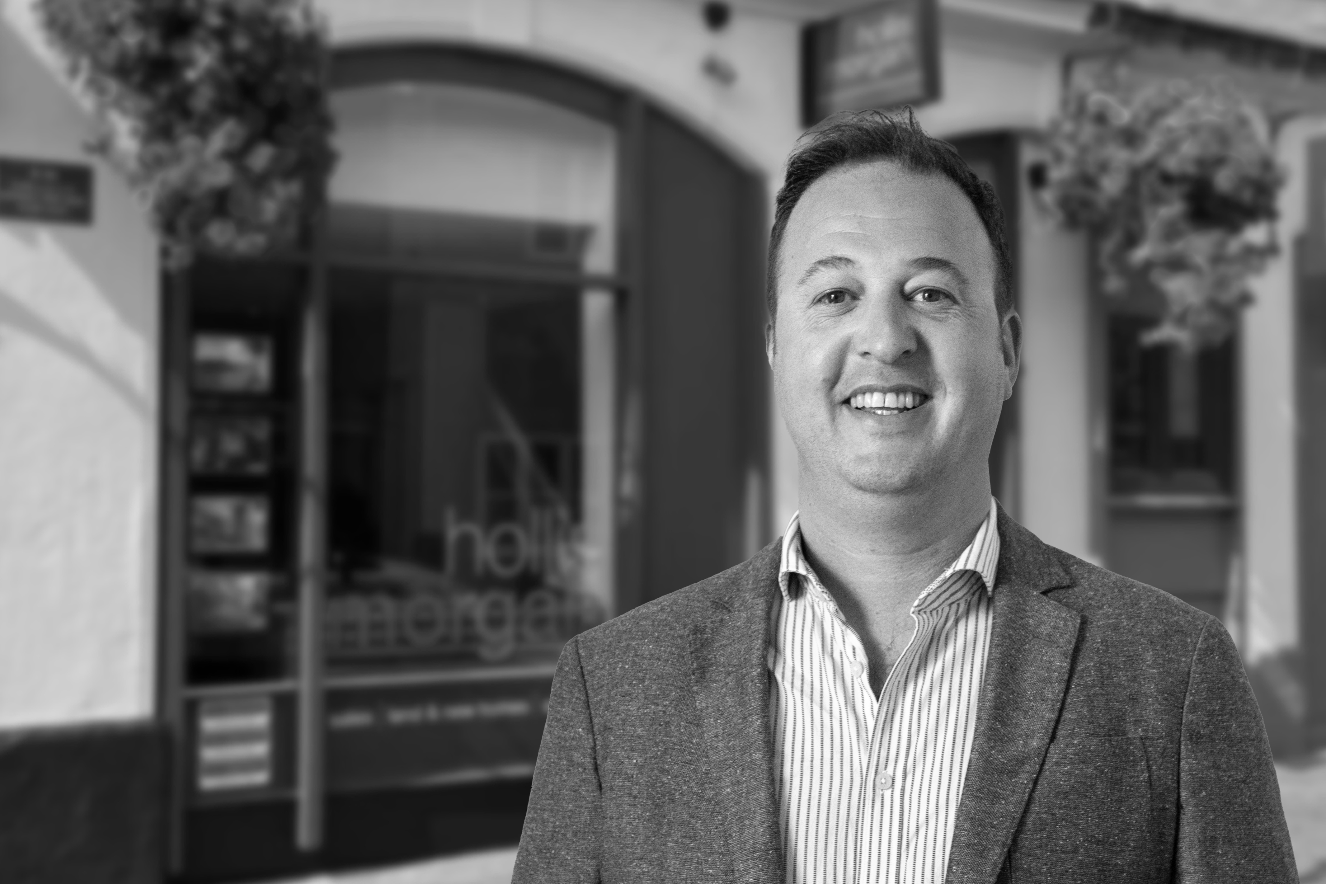 Olly Hollis, Director & Auction Valuer
