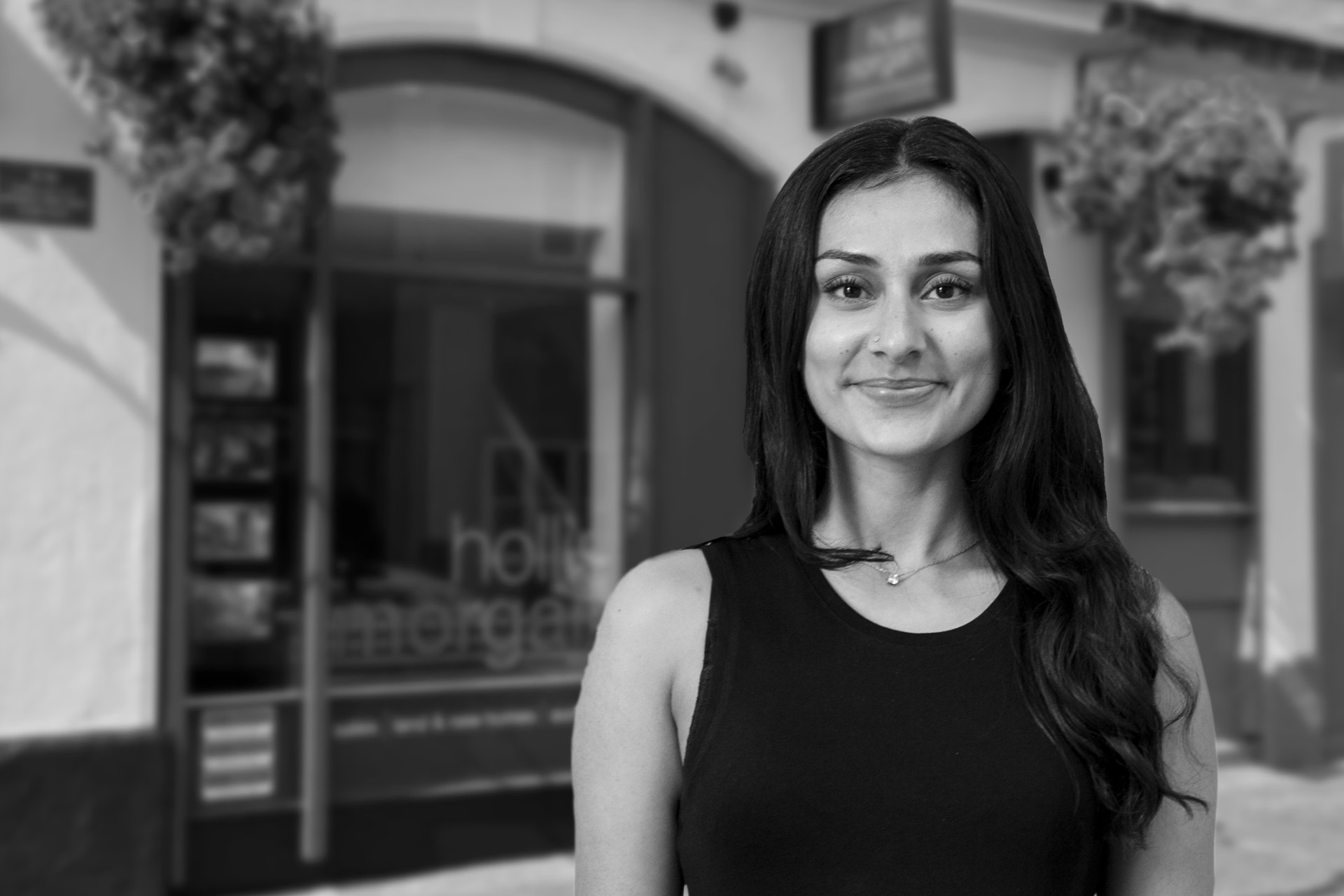 Ruby Khan, Auction Administrator